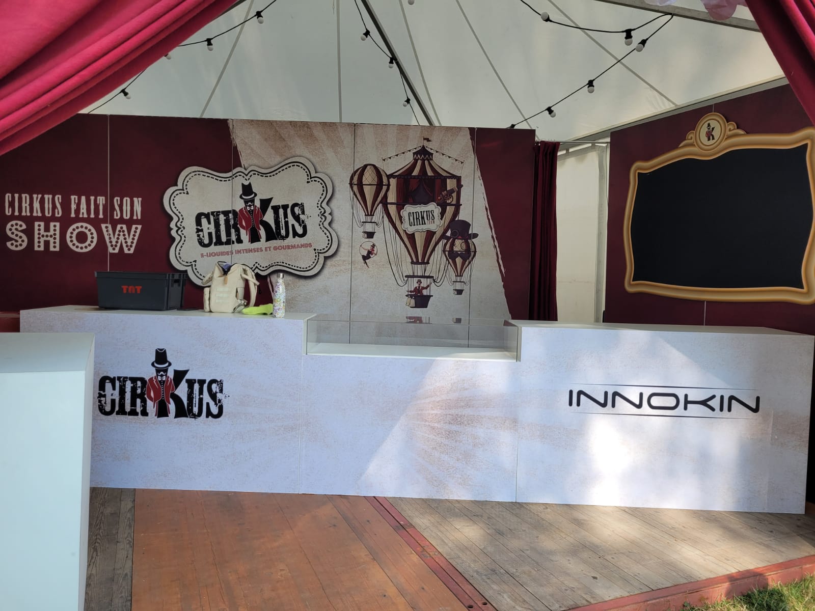 Intérieur stand vide Eurocks 23